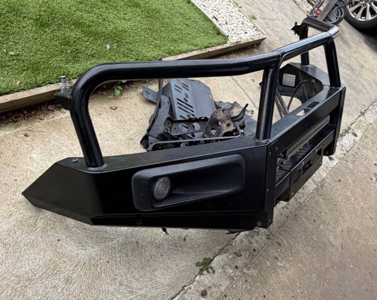 Heavy-Duty Aftermarket Steel Bull Bar for 2018 Isuzu D-MAX - Image 3